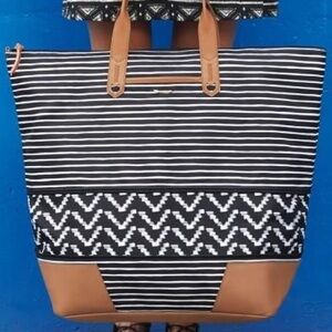 Stella & Dot Getaway Bag with bottom zipper to expand